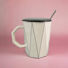 Tasse en céramique géométrique blanche " Simple Life" avec cuillère en métal et couvercle céramique - Design moderne - 250 ml Al - imen